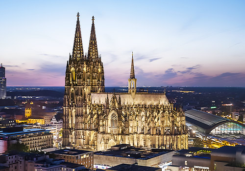 NY Architectural Design Awards Winner - Cologne Cathedral - Exterior Lighting by Licht Kunst Licht AG